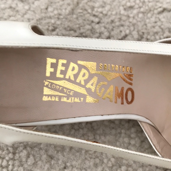 Vintage Salvatore Ferragamo Spectator Pumps - Picture 8 of 8